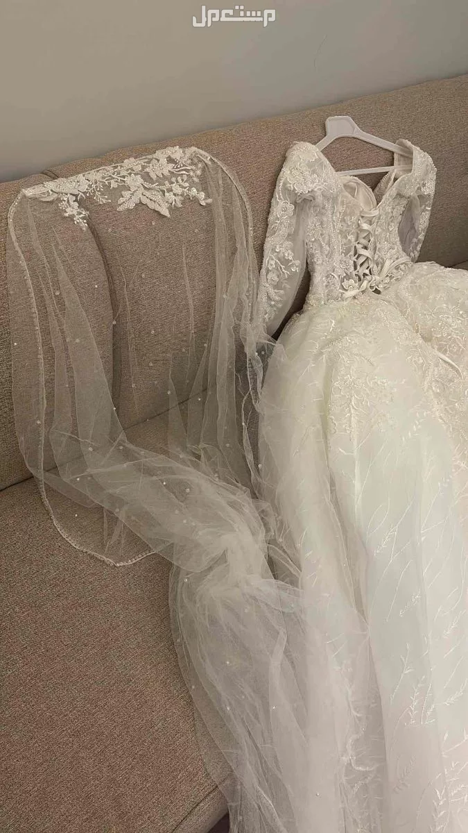 لبيع فستان زواج  ( جدة فقط ) بسعر 2900 وقابل للتفاوض