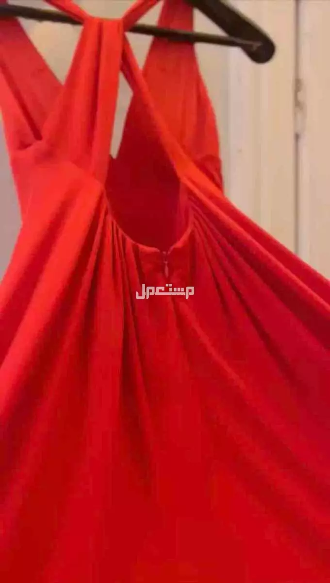 للبيع فستان سهرات انثوي ناعم جدا من Jane norman London  في الرياض بسعر 500 ريال شكل الفستان من الخلف