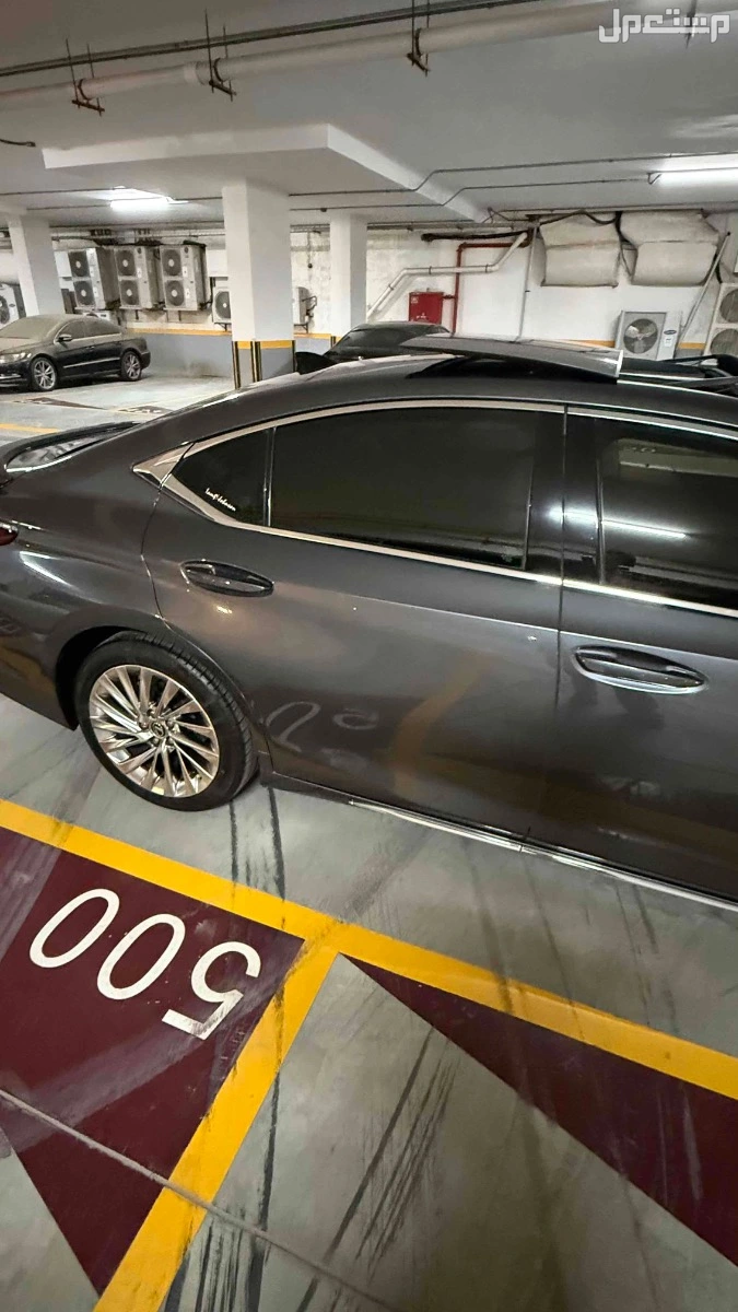 لكزس ES 2023 مستعملة للبيع في جدة بسعر 190 ألف ريال سعودي