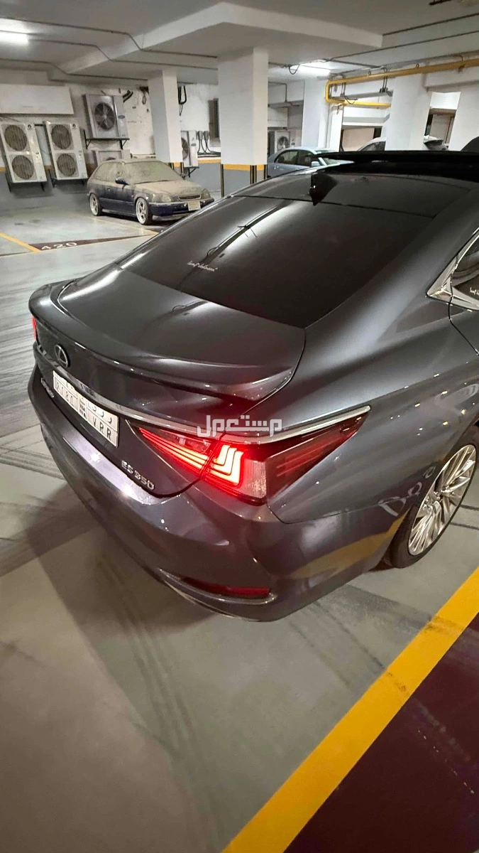 لكزس ES 2023 مستعملة للبيع في جدة بسعر 190 ألف ريال سعودي