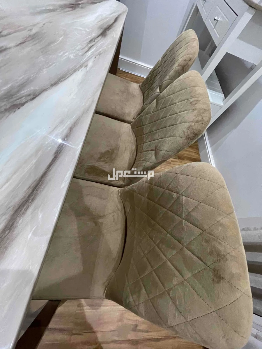 طاولة طعام رخام و8 كراسي قماش قطيف بسعر 1800 بجدة في جدة بسعر 1800 ريال سعودي