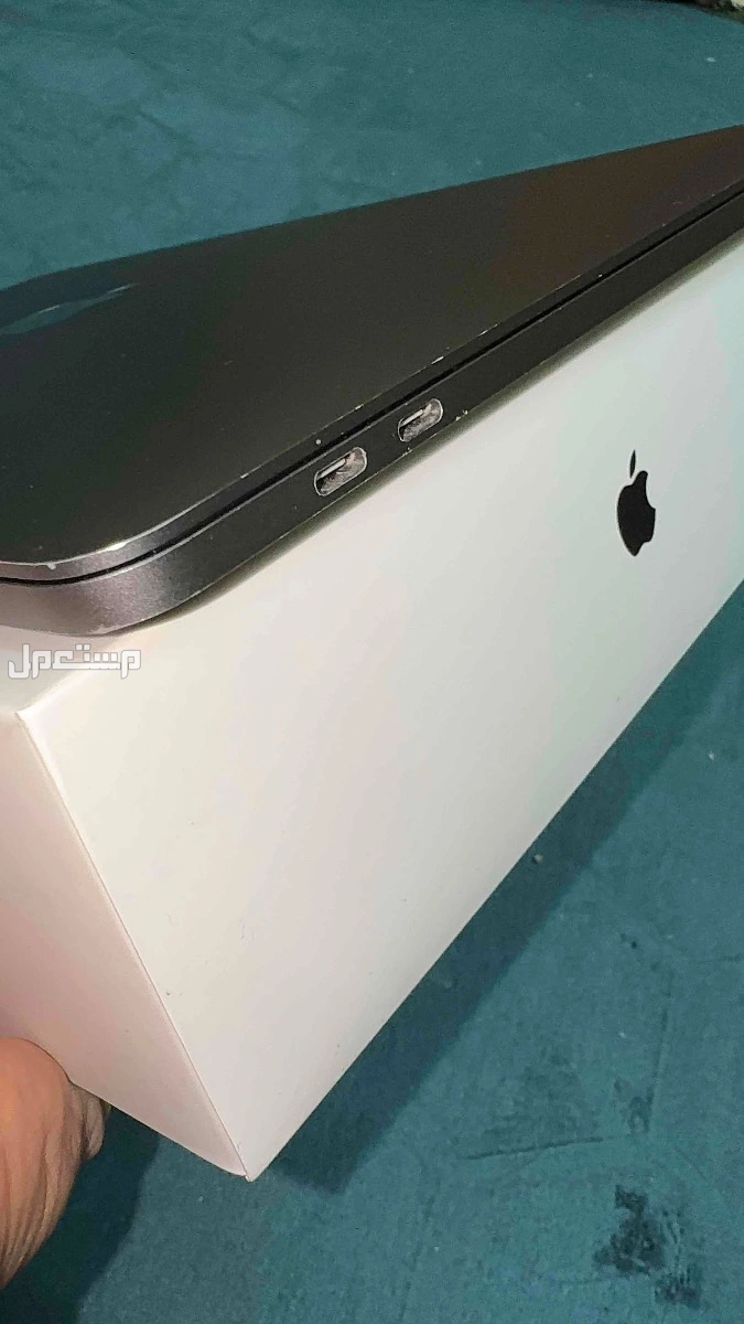 ماك بوك برو 2019 استعمال خفيف في الرياض خدوش طفيفه حول الفتحه