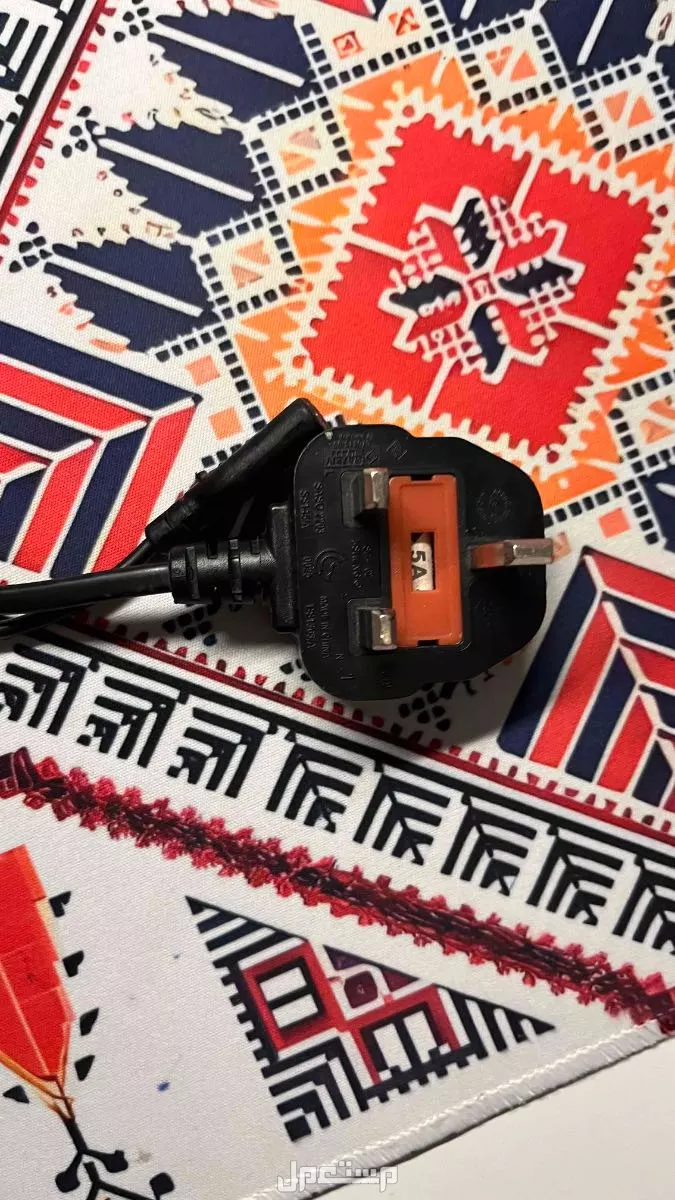 سوني فور سليم مع جميع ملحقاته  مع ماوس باد وماوس وشريط سنونر  وصله ويد اصليه و في احد رفيدة بسعر 1800 ريال سعودي