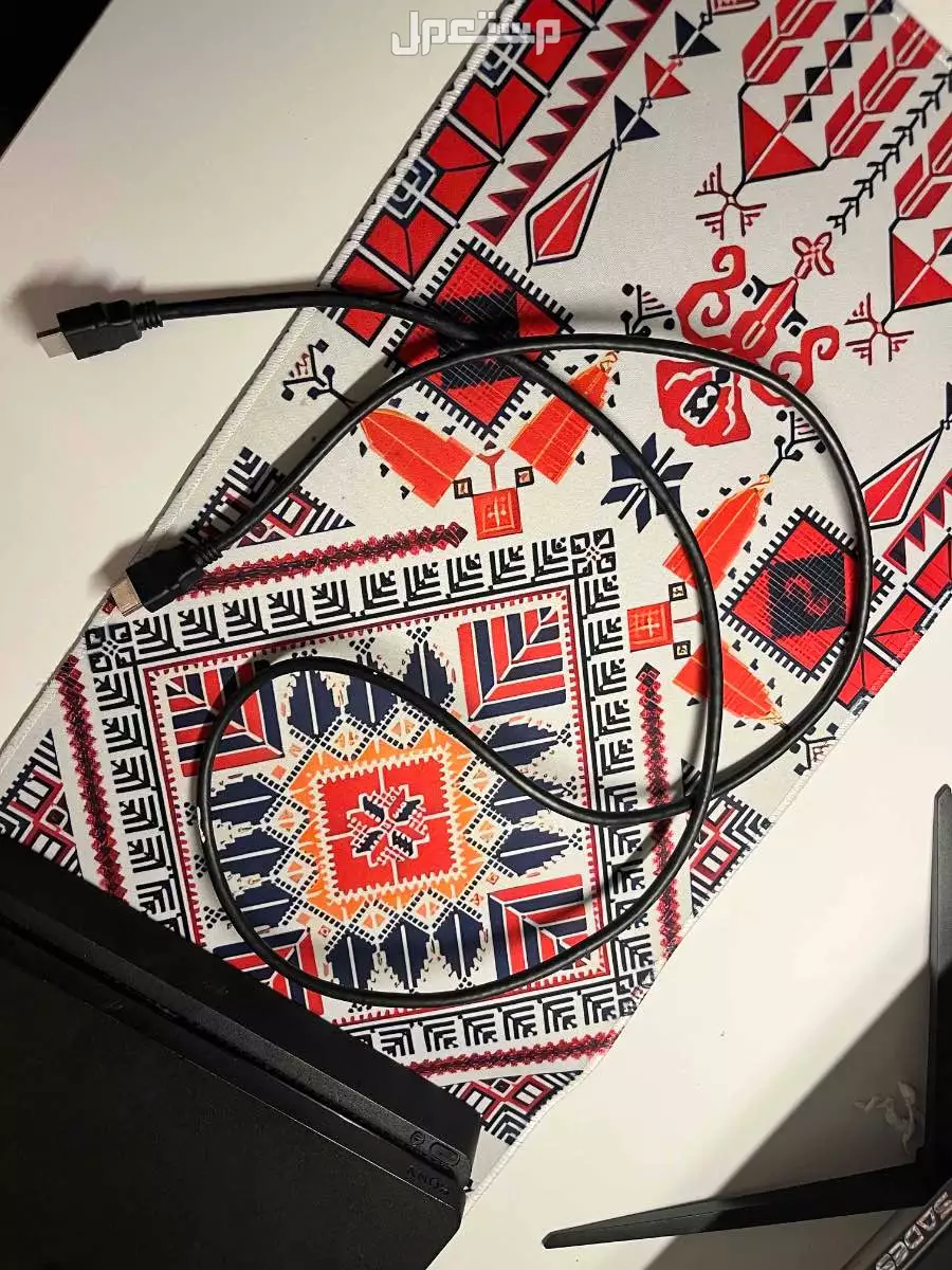 سوني فور سليم مع جميع ملحقاته  مع ماوس باد وماوس وشريط سنونر  وصله ويد اصليه و في احد رفيدة بسعر 1800 ريال سعودي