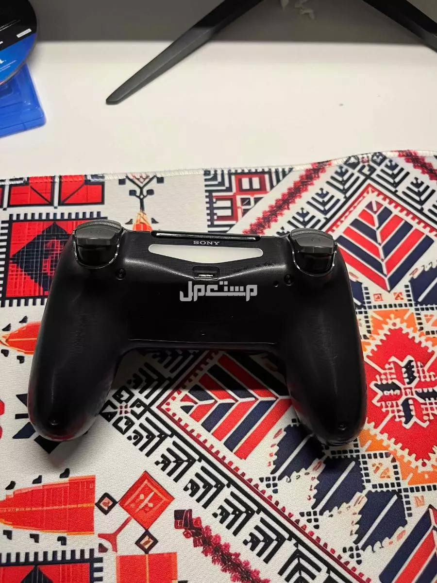 سوني فور سليم مع جميع ملحقاته  مع ماوس باد وماوس وشريط سنونر  وصله ويد اصليه و في احد رفيدة بسعر 1800 ريال سعودي