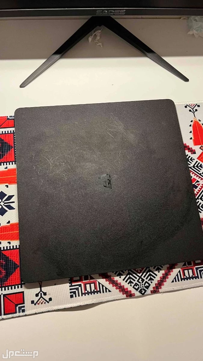 سوني فور سليم مع جميع ملحقاته  مع ماوس باد وماوس وشريط سنونر  وصله ويد اصليه و في احد رفيدة بسعر 1800 ريال سعودي