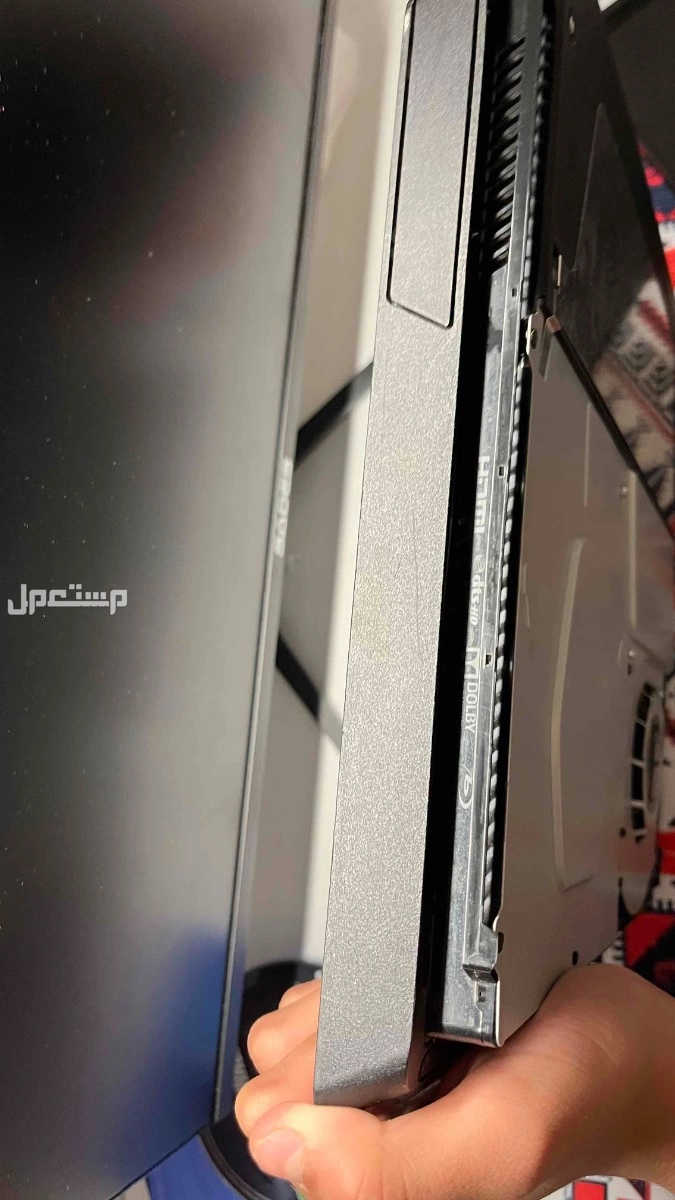 سوني فور سليم مع جميع ملحقاته  مع ماوس باد وماوس وشريط سنونر  وصله ويد اصليه و في احد رفيدة بسعر 1800 ريال سعودي