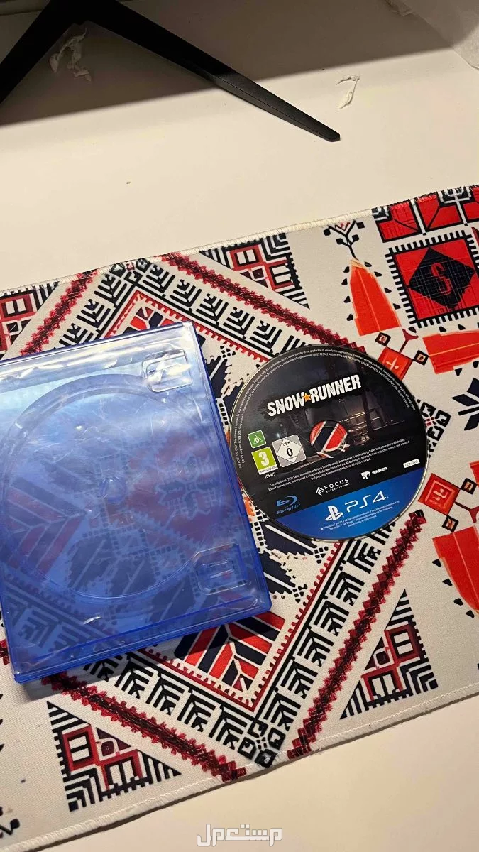 سوني فور سليم مع جميع ملحقاته  مع ماوس باد وماوس وشريط سنونر  وصله ويد اصليه و في احد رفيدة بسعر 1800 ريال سعودي