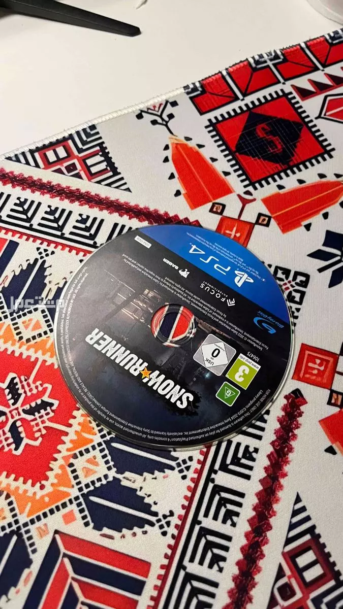 سوني فور سليم مع جميع ملحقاته  مع ماوس باد وماوس وشريط سنونر  وصله ويد اصليه و في احد رفيدة بسعر 1800 ريال سعودي