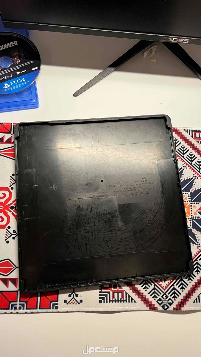 سوني فور سليم مع جميع ملحقاته  مع ماوس باد وماوس وشريط سنونر  وصله ويد اصليه و في احد رفيدة بسعر 1800 ريال سعودي