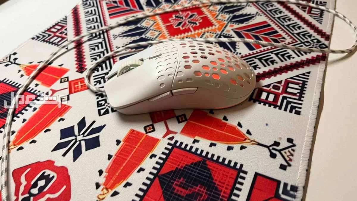 سوني فور سليم مع جميع ملحقاته  مع ماوس باد وماوس وشريط سنونر  وصله ويد اصليه و في احد رفيدة بسعر 1800 ريال سعودي