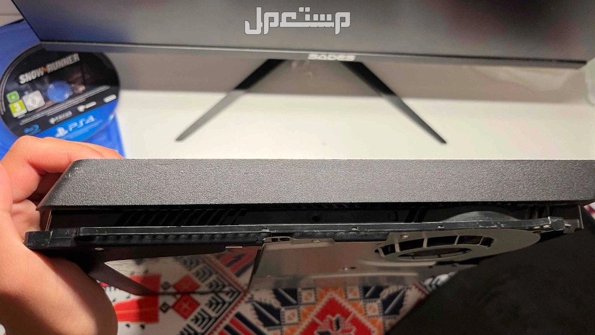 سوني فور سليم مع جميع ملحقاته  مع ماوس باد وماوس وشريط سنونر  وصله ويد اصليه و في احد رفيدة بسعر 1800 ريال سعودي