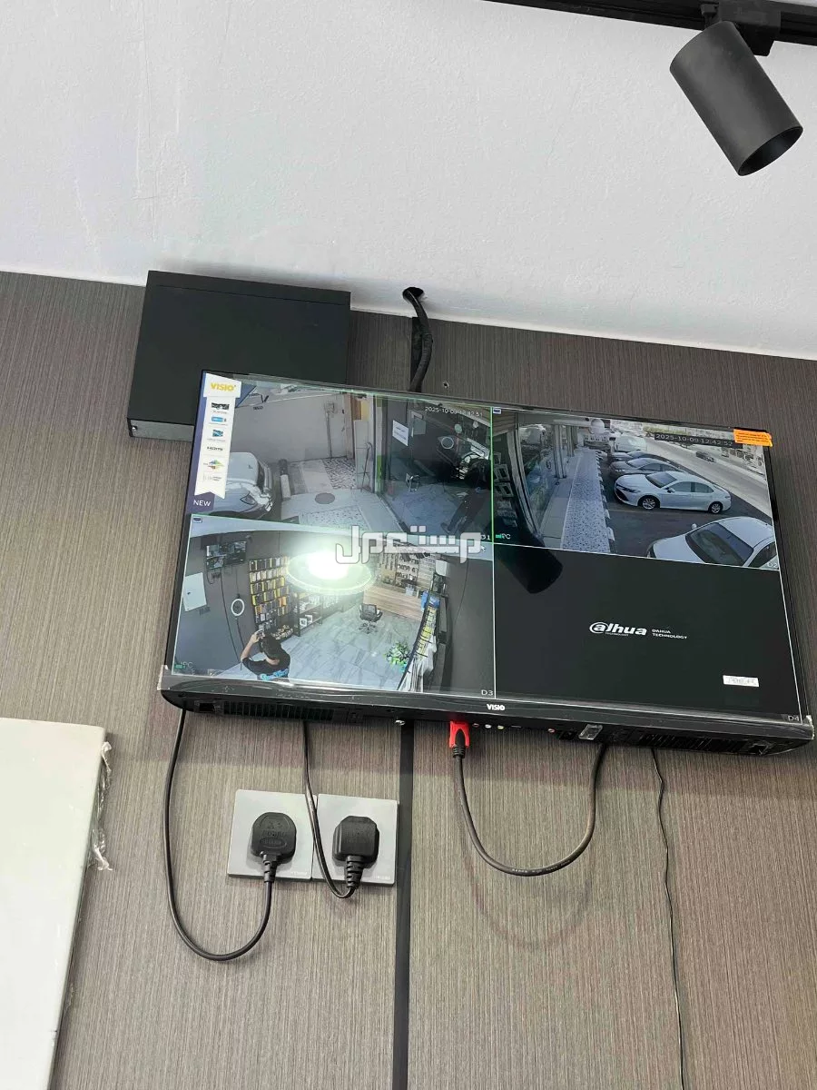 3 كاميرات + شاشه 32 بوصه كلها مالها 5 شهور جديده  في الطائف