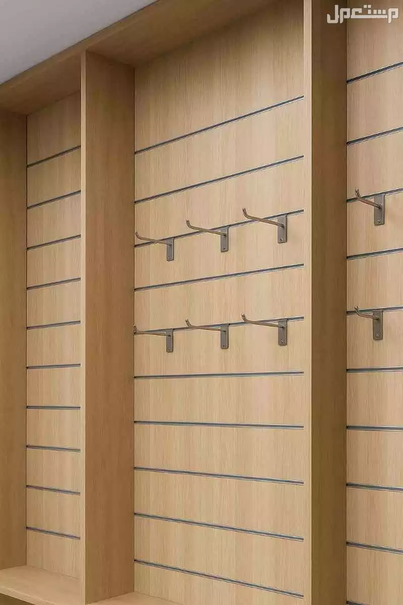 للبيع دواليب محل جوالات ، باب واحد فقط مخلوع يحتاج مسامير اللتركيب