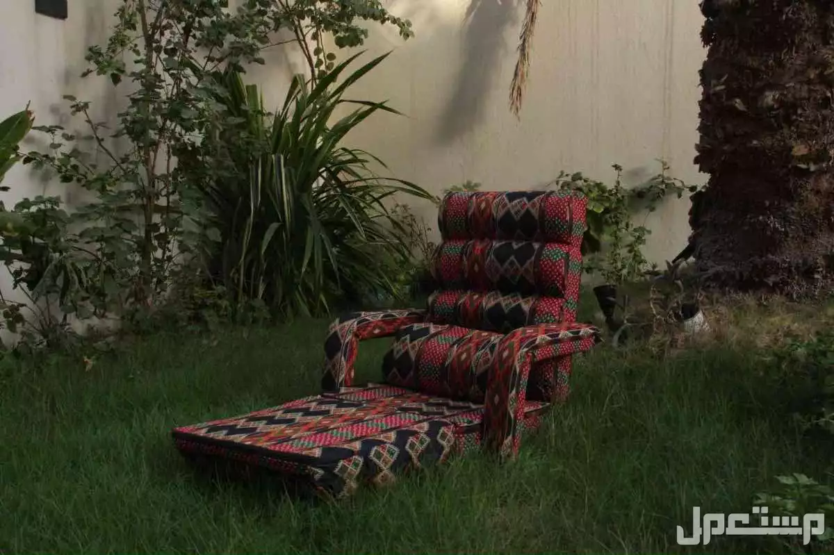 كراسي للبيع  بسعر 300 ريال كل نوع 30 حبه كرسي بسعر 300 ريال 
يوجد 30 حبه من هاذا النوع