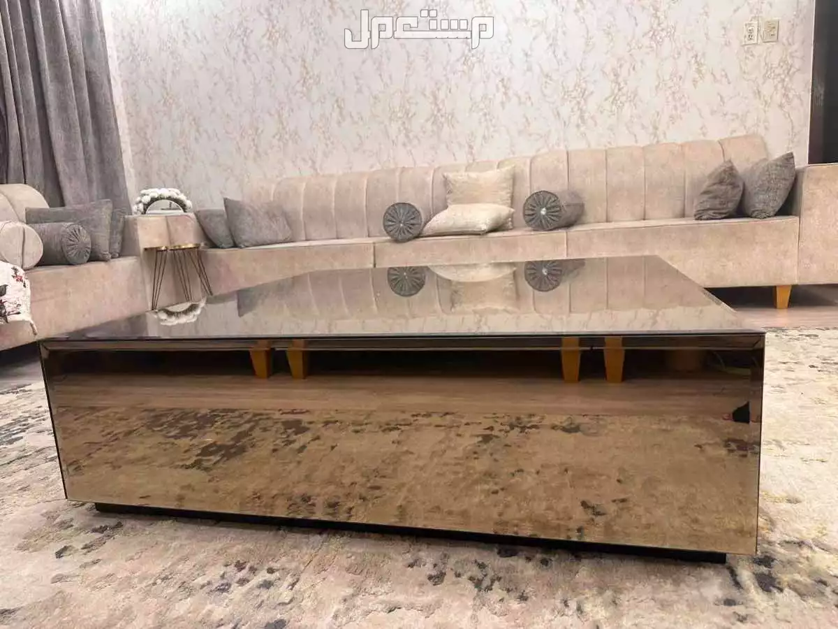 طاولة ابيات الدمام حي النور ب 700 ريال