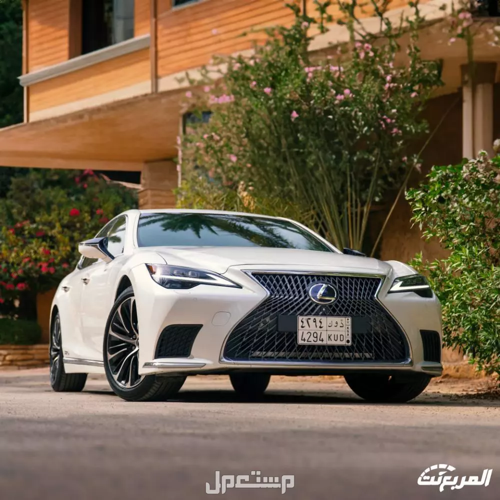 أفضل سيارات سيدان كبيرة الحجم 2026 في السعودية.. مواصفات وأسعار لكزس LS 2025