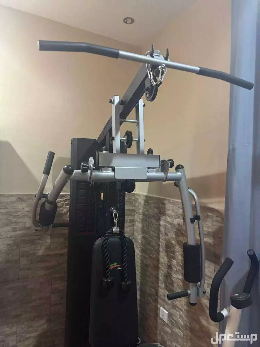 للبيع جهاز جيم  رياضي شامل بحالة ممتازة بسعر الف ريال