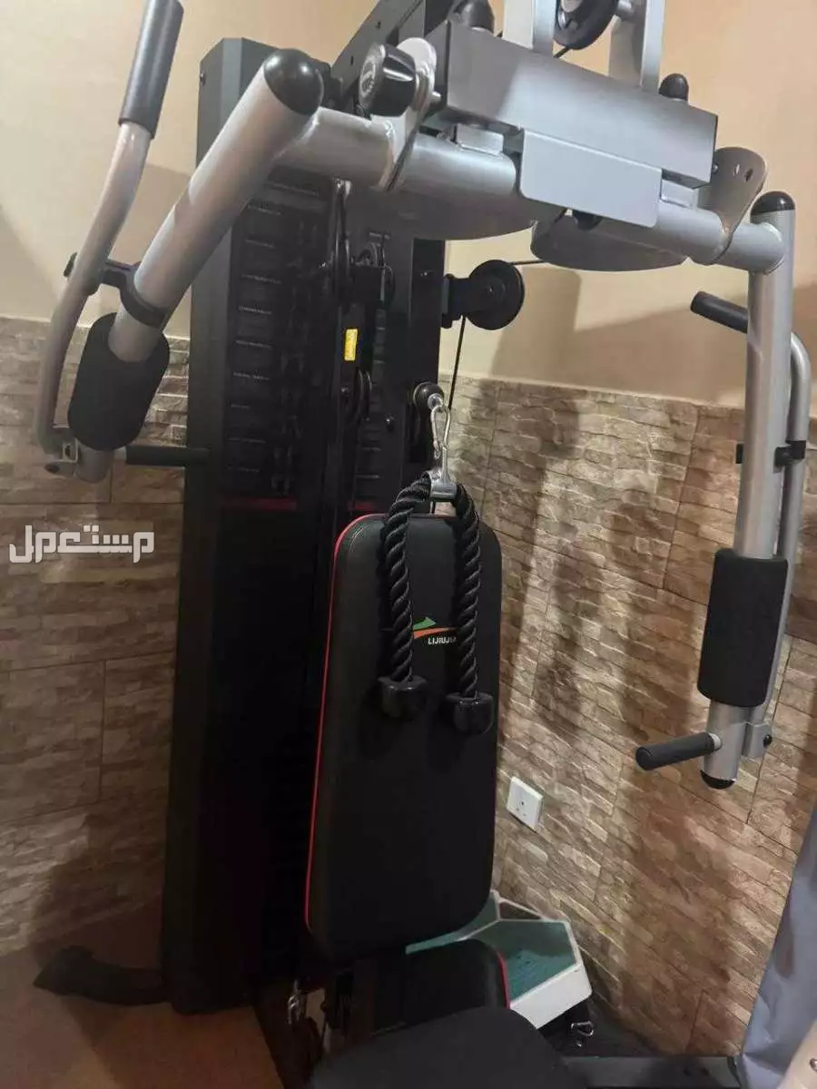 للبيع جهاز جيم  رياضي شامل بحالة ممتازة بسعر الف ريال