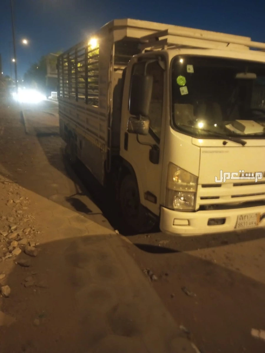 دينا لطش وتخلوص من الأثاث القديم التالف بالرياض  دينا رمي الاغراض المهمله الغير صالحه بالرياض  دينا توصيل الأثاث الي الجمعيه الخيريه بالرياض