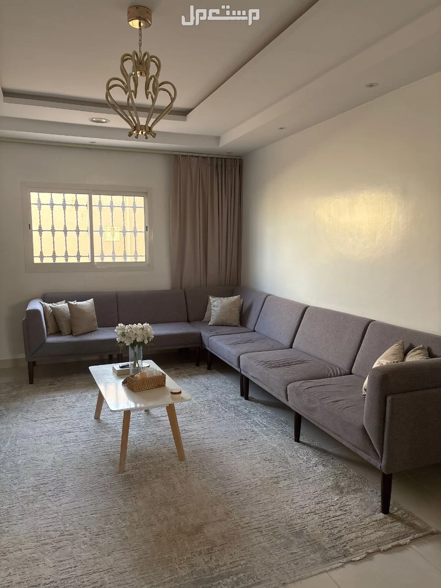 للبيع كنب مقاس 360*280 في القصيم البكيرية يشمل الطاولة والفرشه