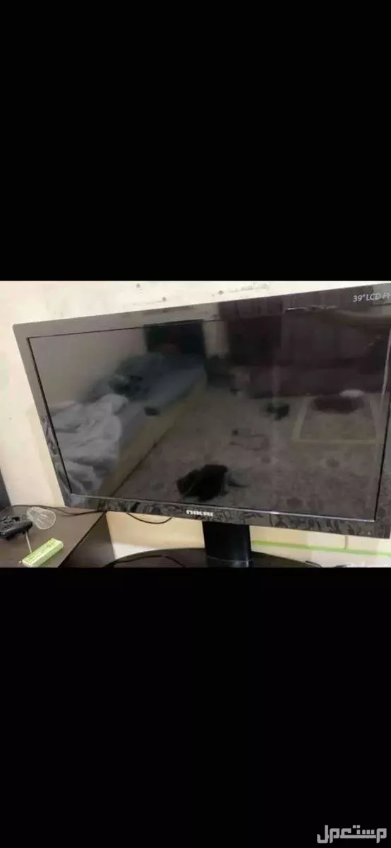 للبيع تلفاز 39 بوصه مع طاوله في جده