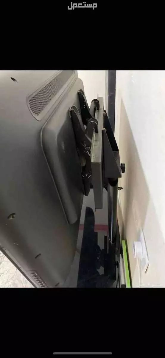 للبيع تلفاز 39 بوصه مع طاوله في جده