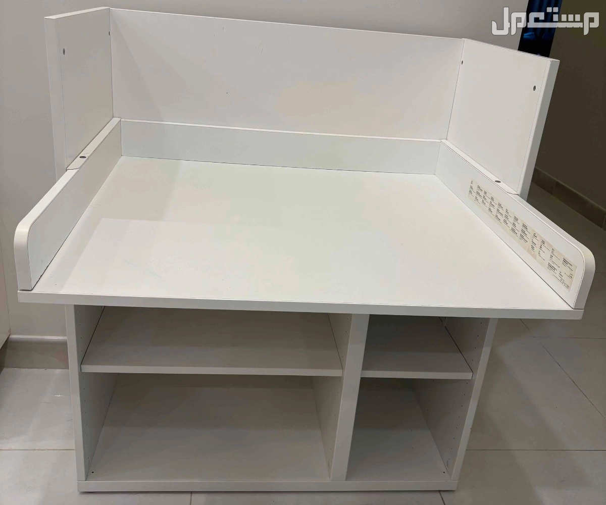 دولاب تلفزيون و سرير اطفال و طاولة تغير الحفاضات للاطفال