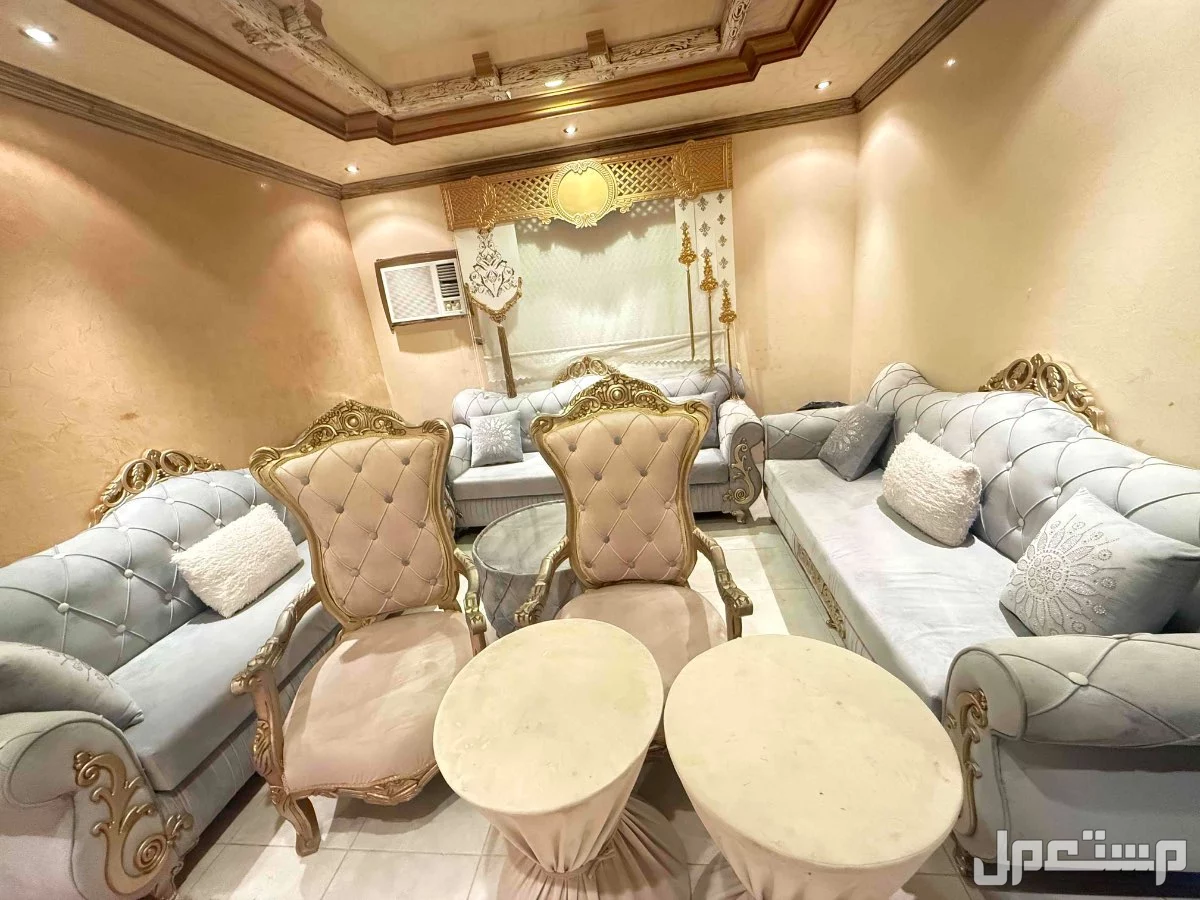 كنب شبة جديد سبب البيع كبير علئ المجلس ش في المدينة المنورة بسعر 3 آلاف ريال سعودي