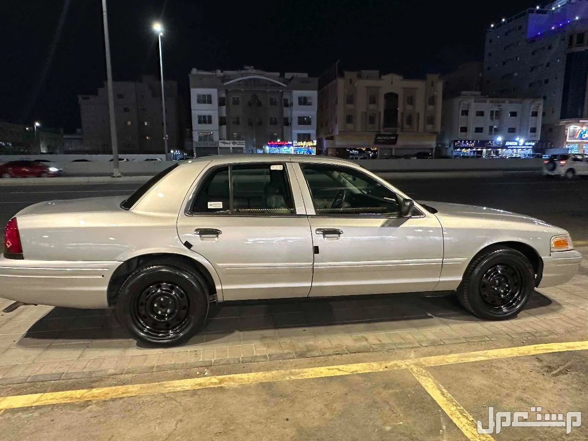 فورد كراون فكتوريا 2001 مستعملة للبيع في جدة بسعر 15 ألف ريال سعودي