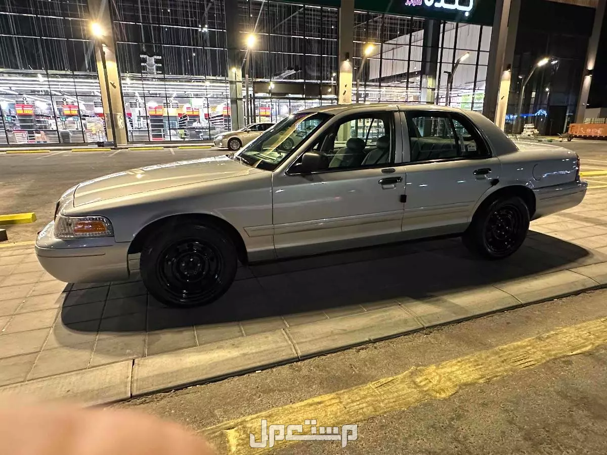 فورد كراون فكتوريا 2001 مستعملة للبيع في جدة بسعر 15 ألف ريال سعودي