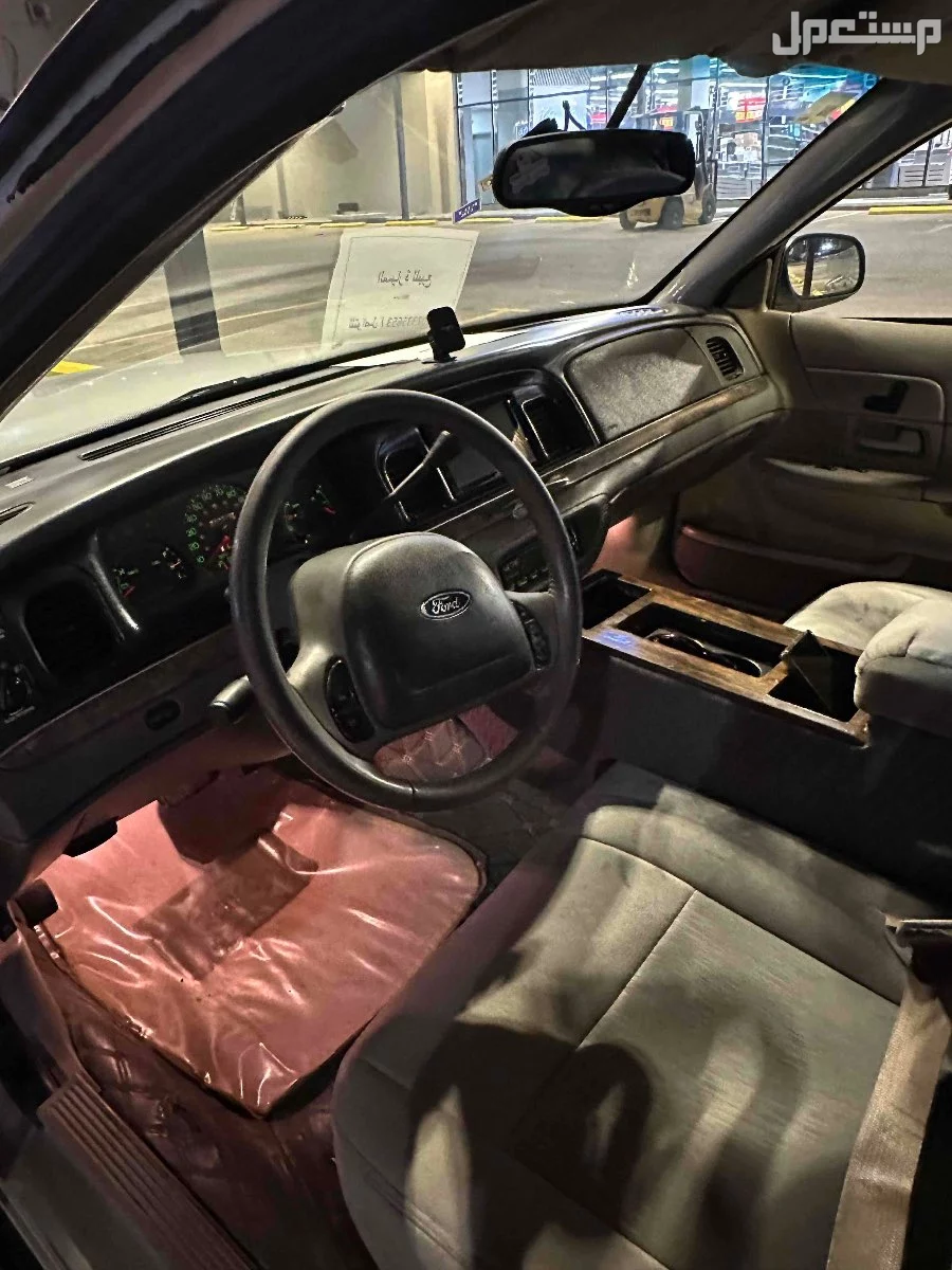 فورد كراون فكتوريا 2001 مستعملة للبيع في جدة بسعر 15 ألف ريال سعودي