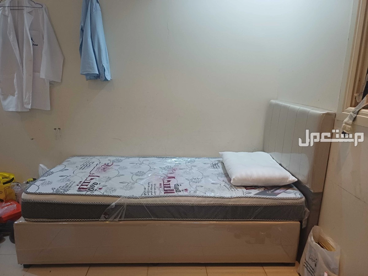 سرير بمرتبة ومخدة في المدينة المنورة بسعر 220 ريال سعودي