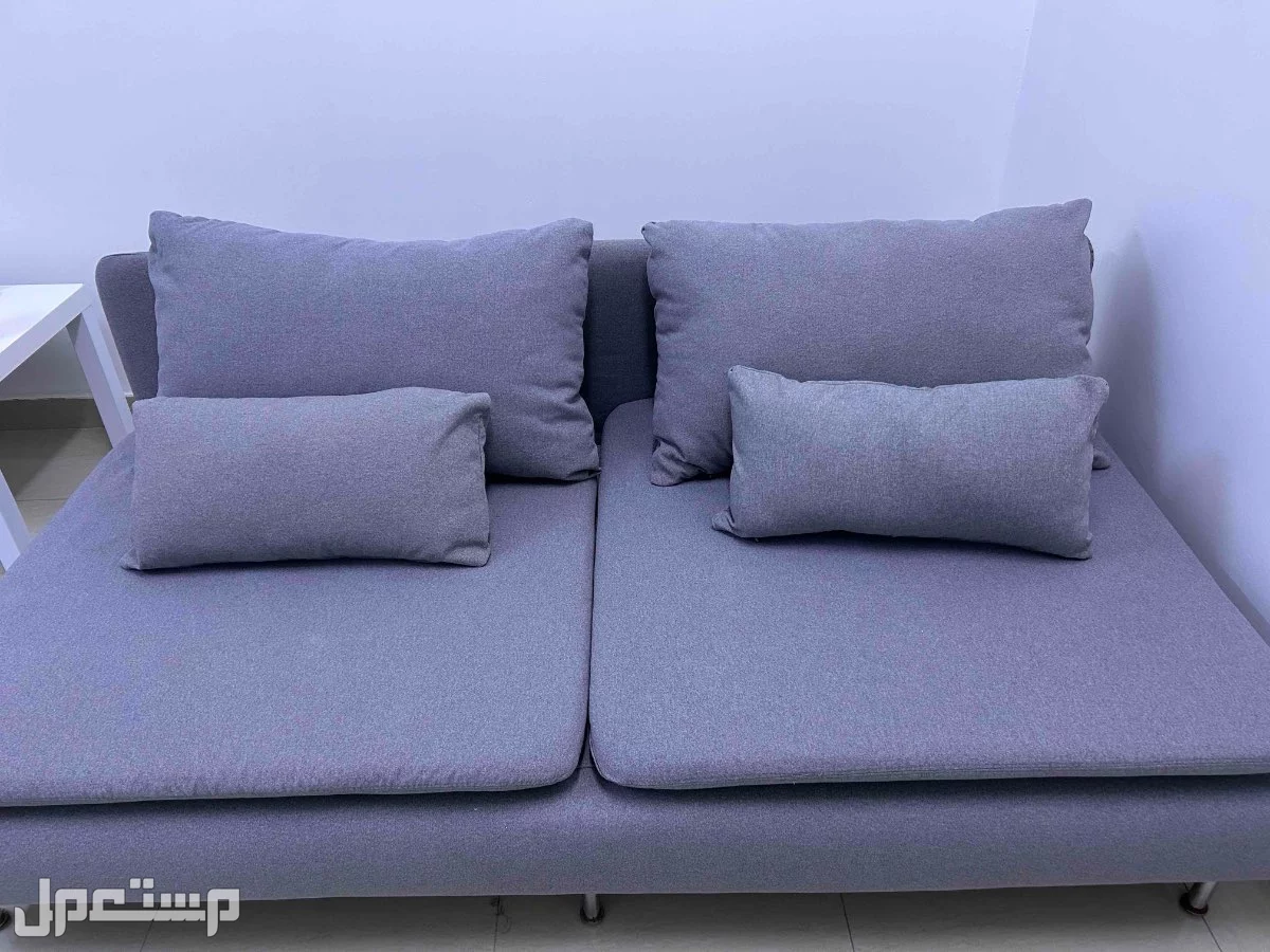 كنب ايكيا ممتاز ومريح مع غطاء اضافي جديد