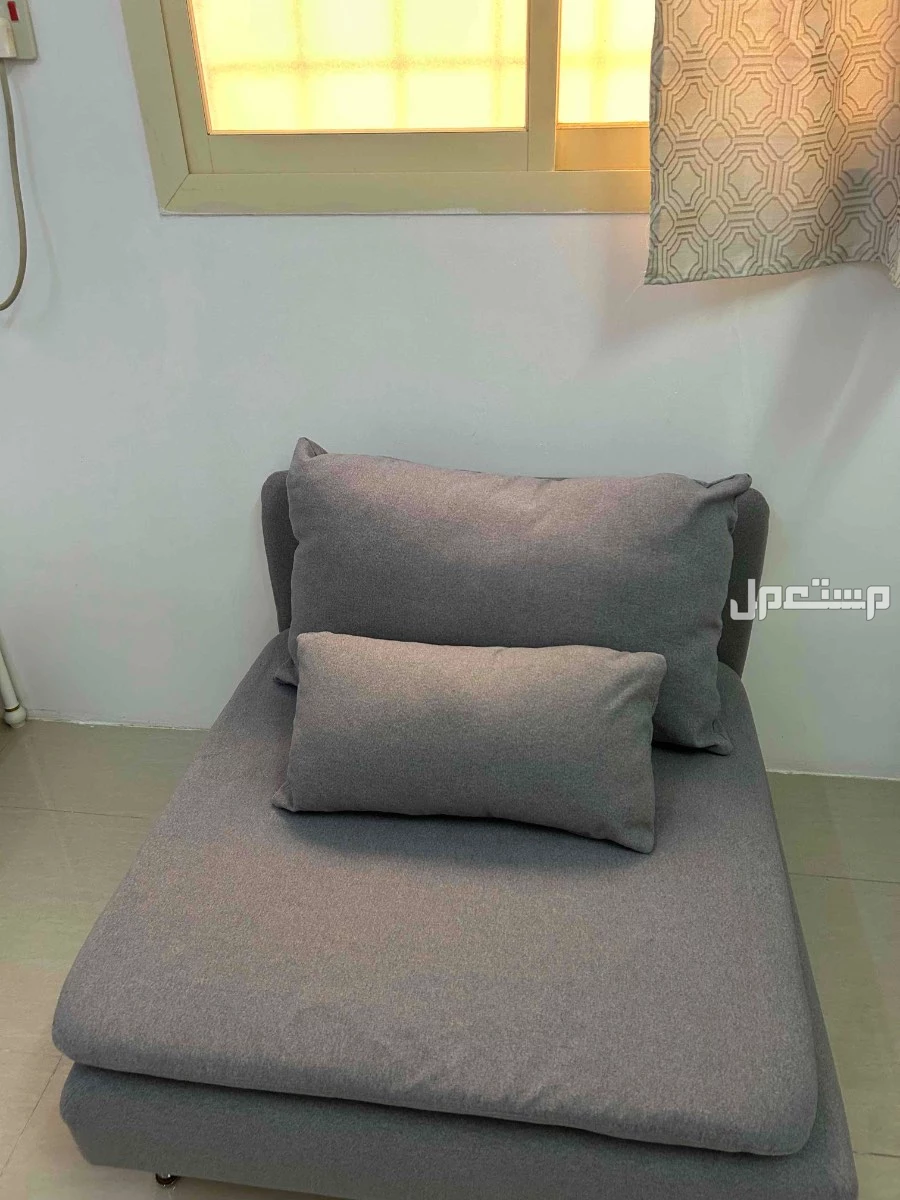 كنب ايكيا ممتاز ومريح مع غطاء اضافي جديد