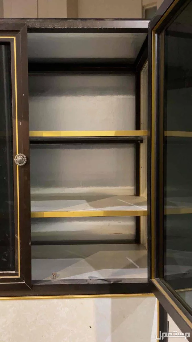 دولاب لخزائن الاغراض من نوع حديد يستحمل وقوي ويعيش معك سنين طويله ونضيف كل ابوابه وادروجه سليمه