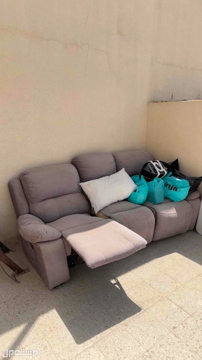 كنبة ثلاثية مستعملة للبيع جوده مقبولة كنبة مستعملة