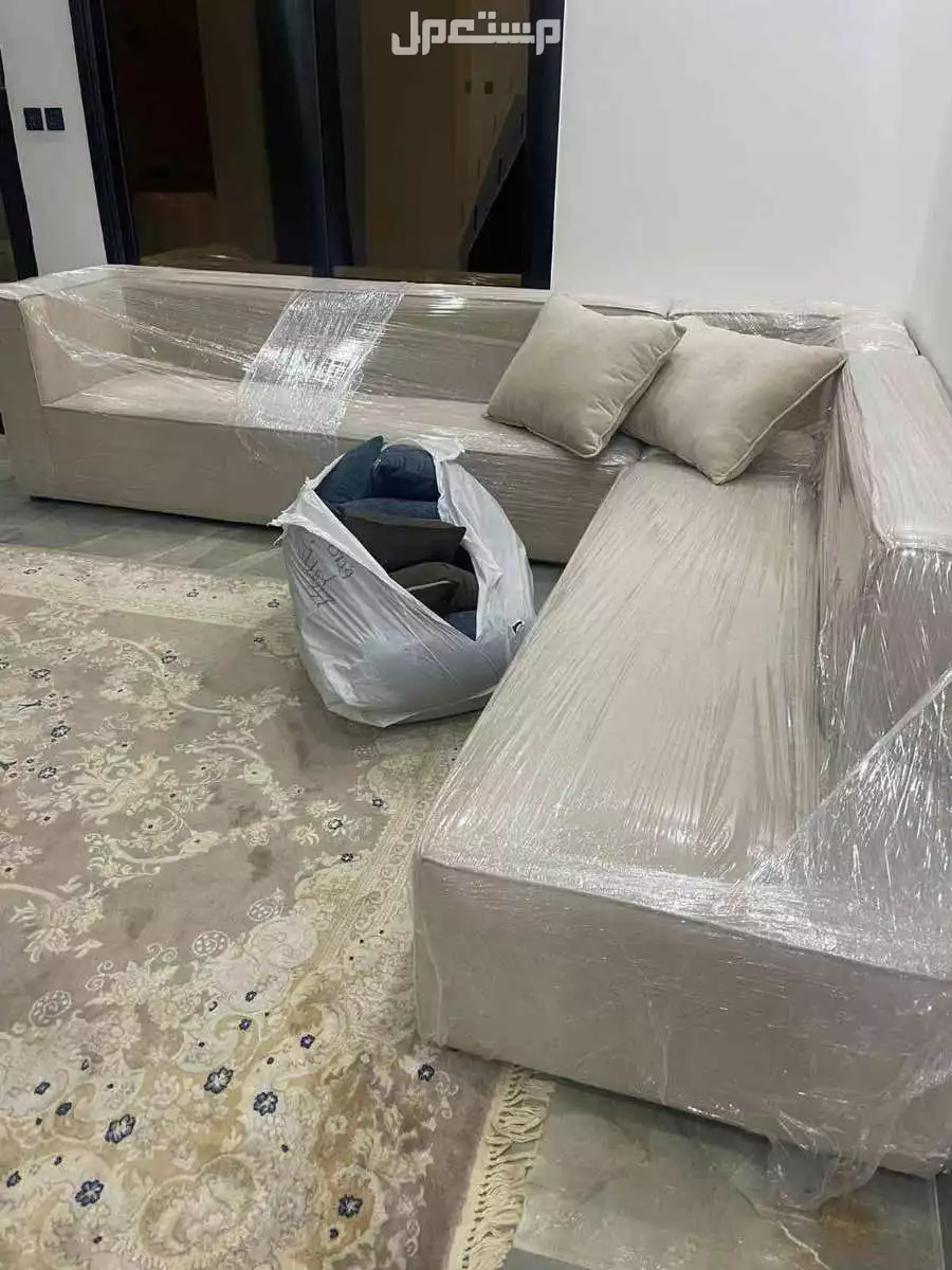 كنب جديد بقراطيسه في الرياض بسعر 1500 ريال سعودي هذا الكنب الطويل