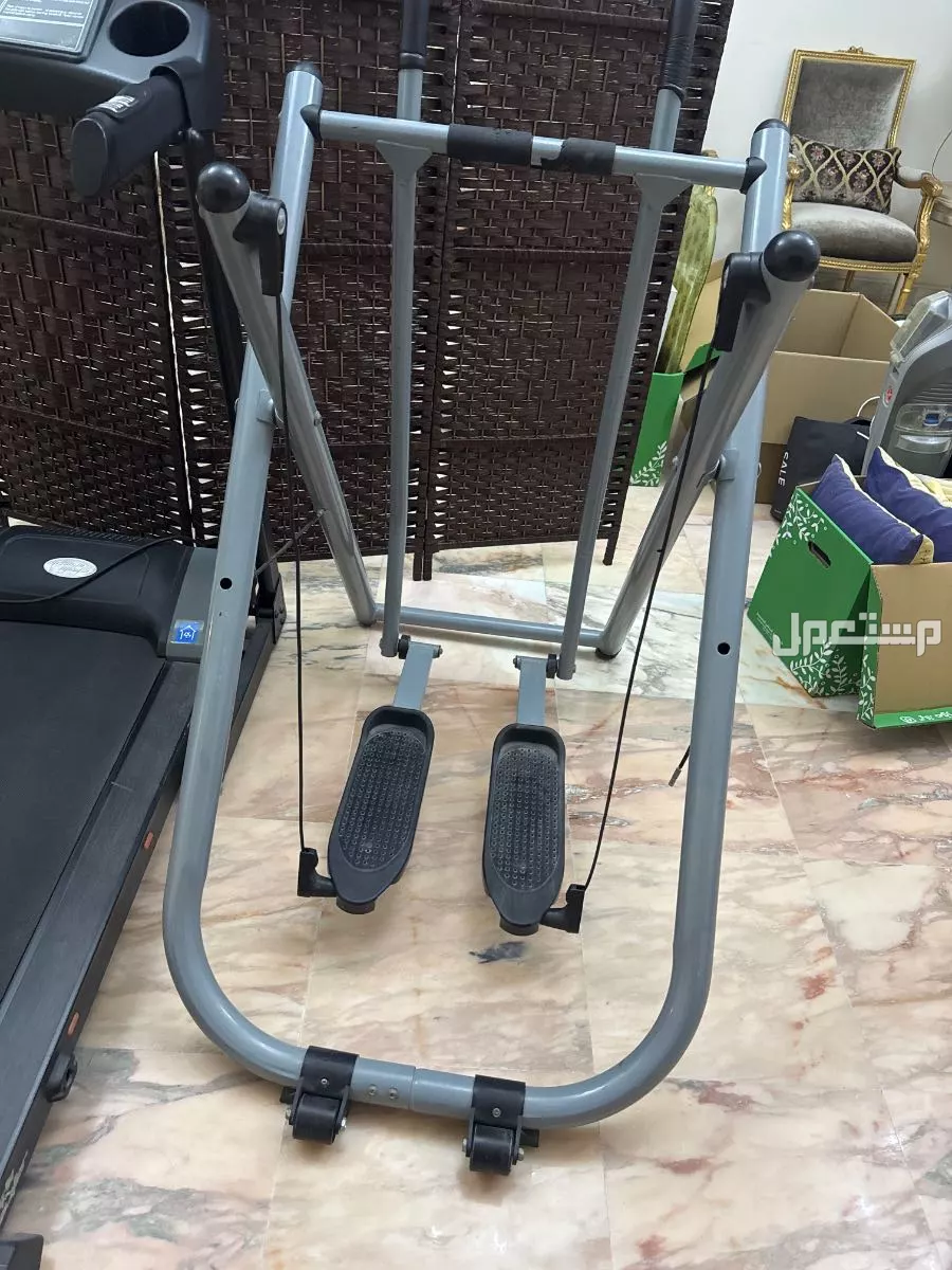 للتبرع اجهزة رياضية ومكنسة كهربائية واثاث جميعها مستخدمة وفي حالة جيدة