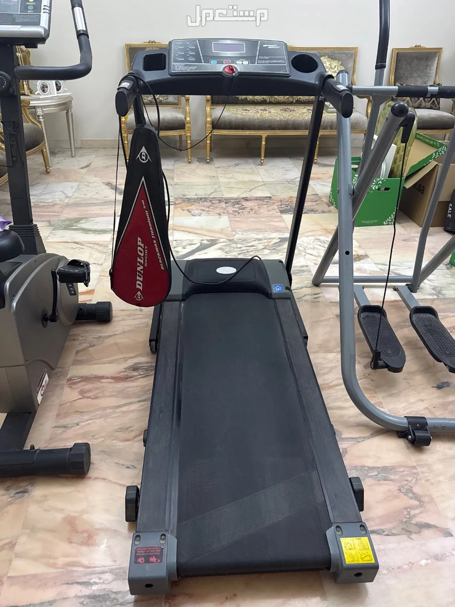 للتبرع اجهزة رياضية ومكنسة كهربائية واثاث جميعها مستخدمة وفي حالة جيدة