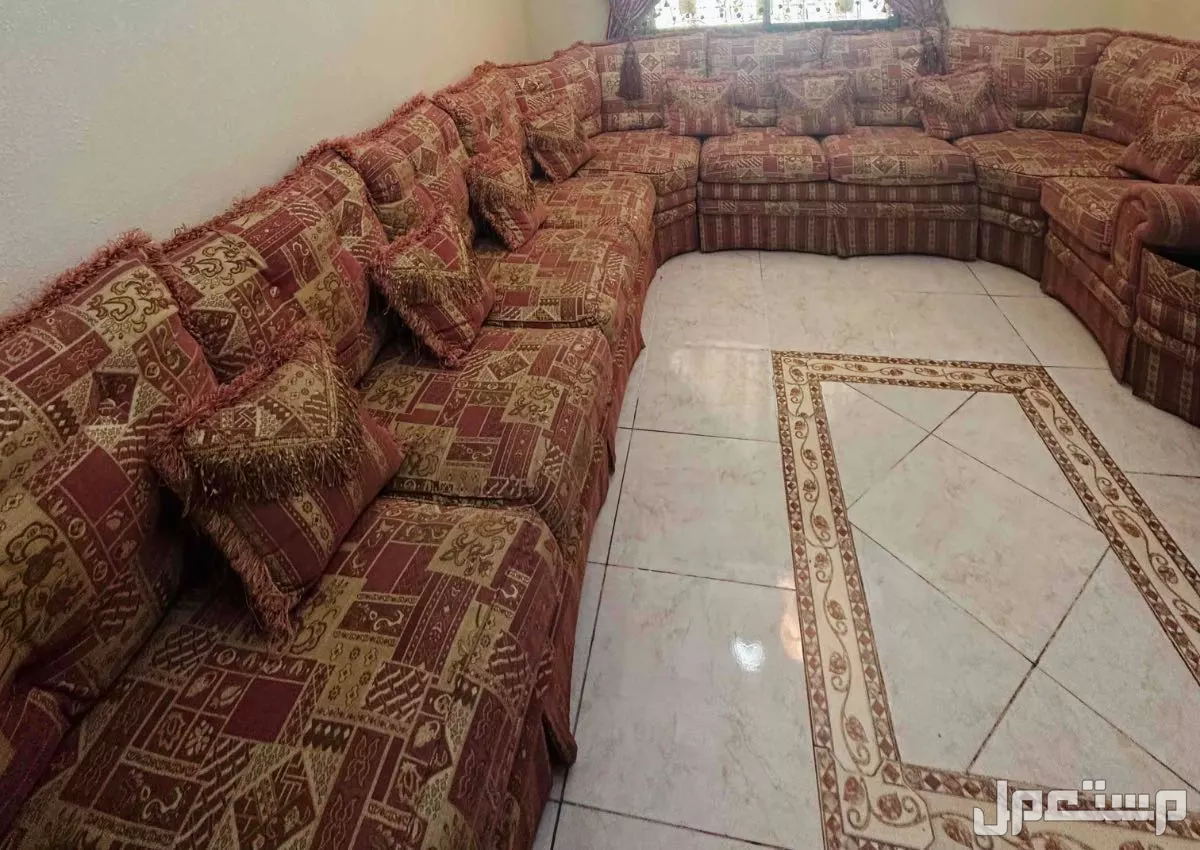 طقم كنب  في جدة بسعر ألف ريال سعودي