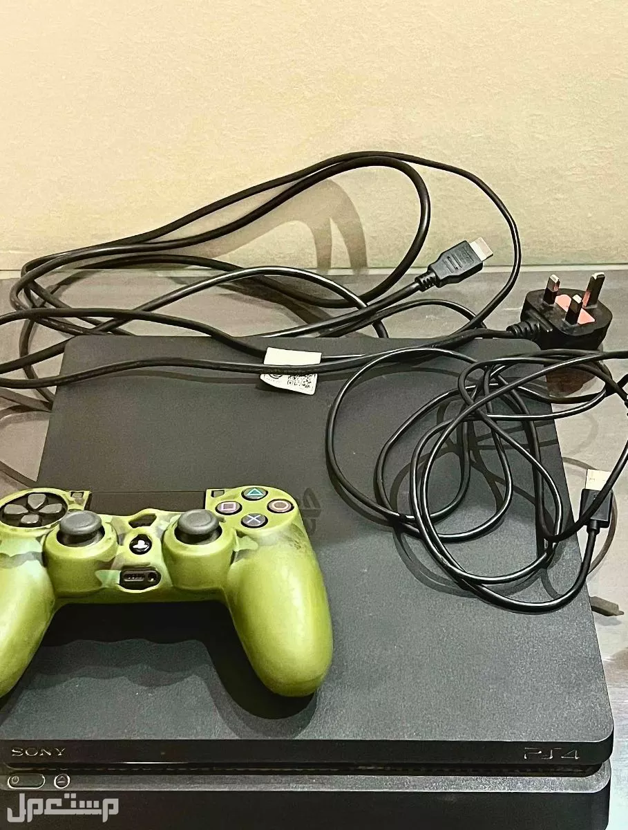 (سوني 4 سلم ) 1 تيرا.     ps4 (slim) 1TB في الرياض بسعر 670 ريال سعودي