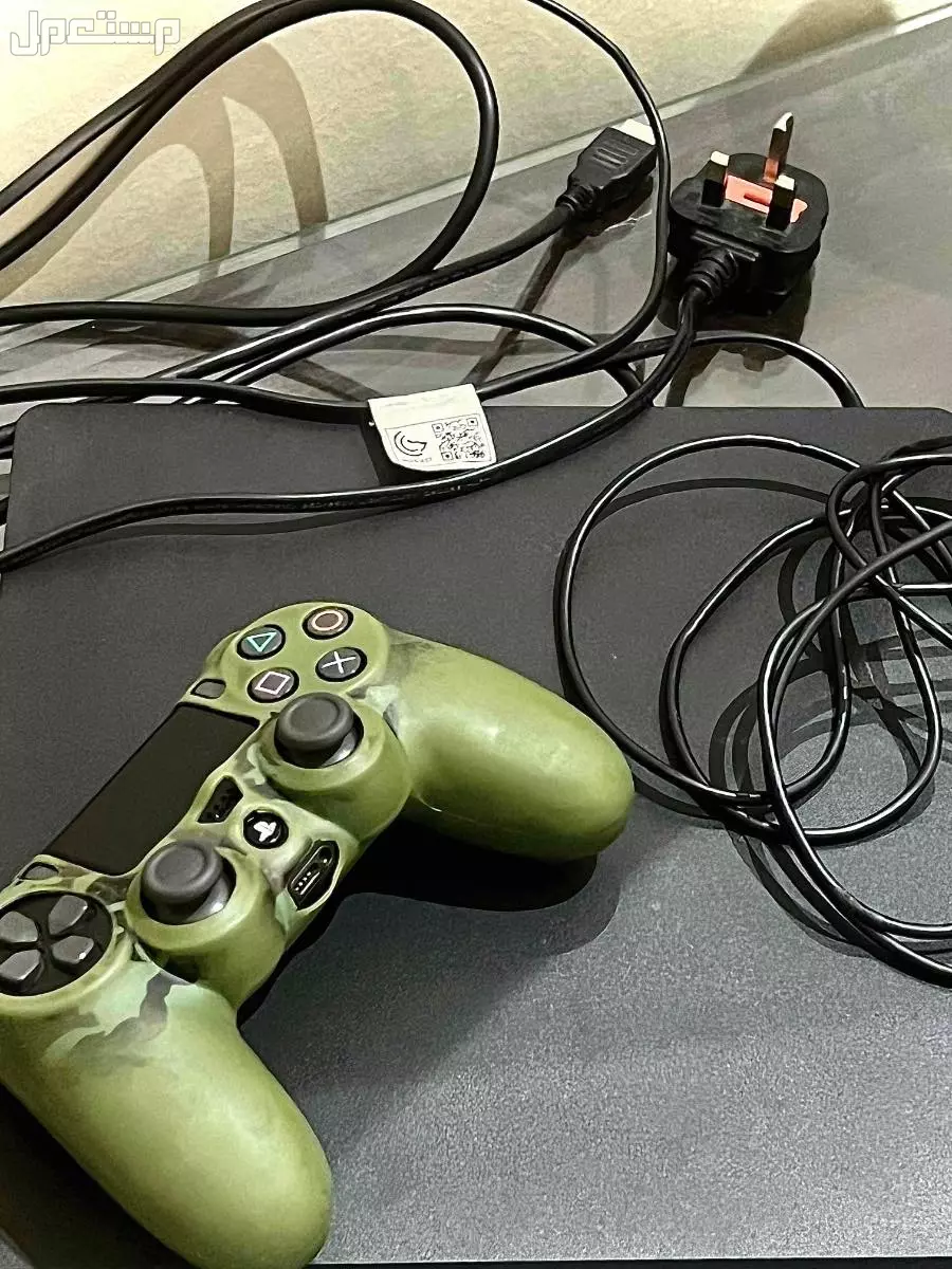 (سوني 4 سلم ) 1 تيرا.     ps4 (slim) 1TB في الرياض بسعر 670 ريال سعودي