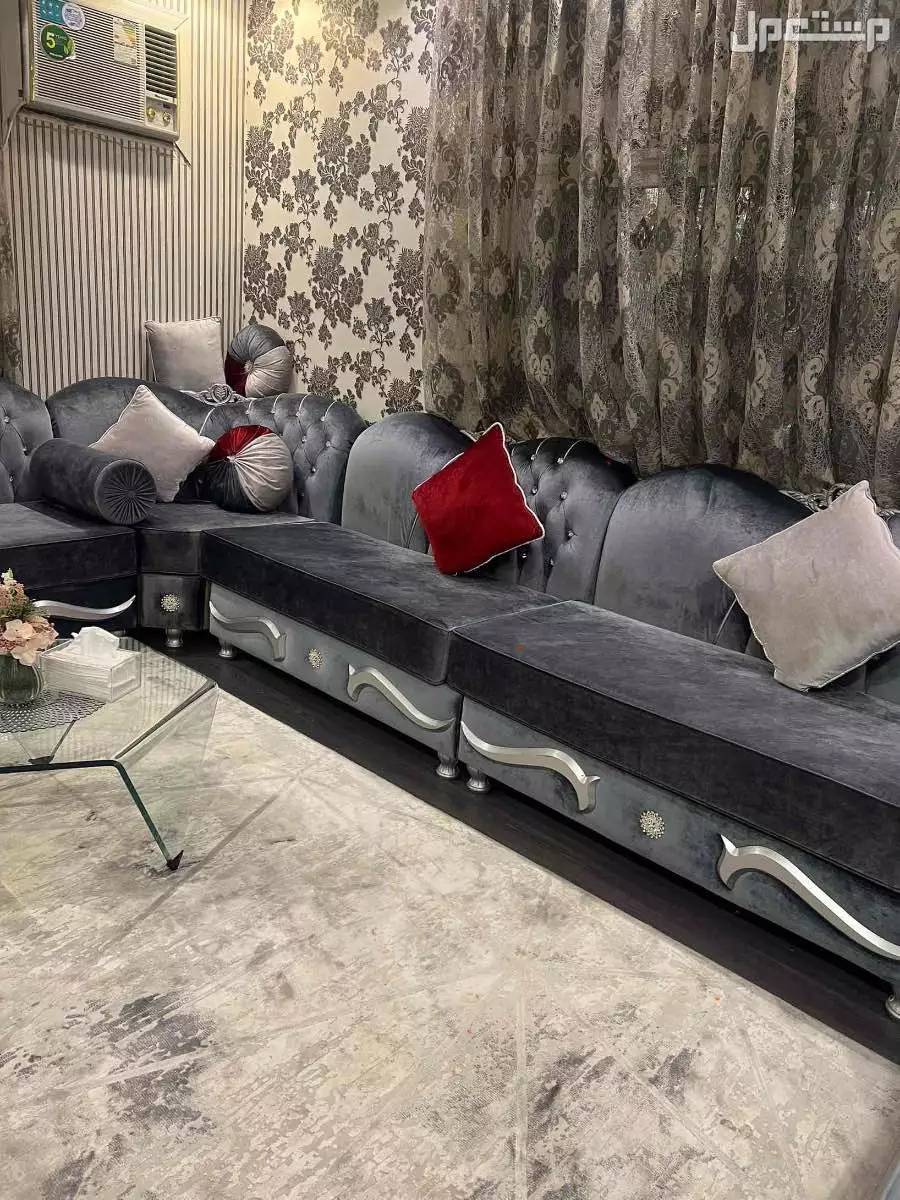 كنب للبيع في ابها  في حاله ممتازة المطلوب 1500 مقاس الغرفه 3،50 في 4 الموقع ابها