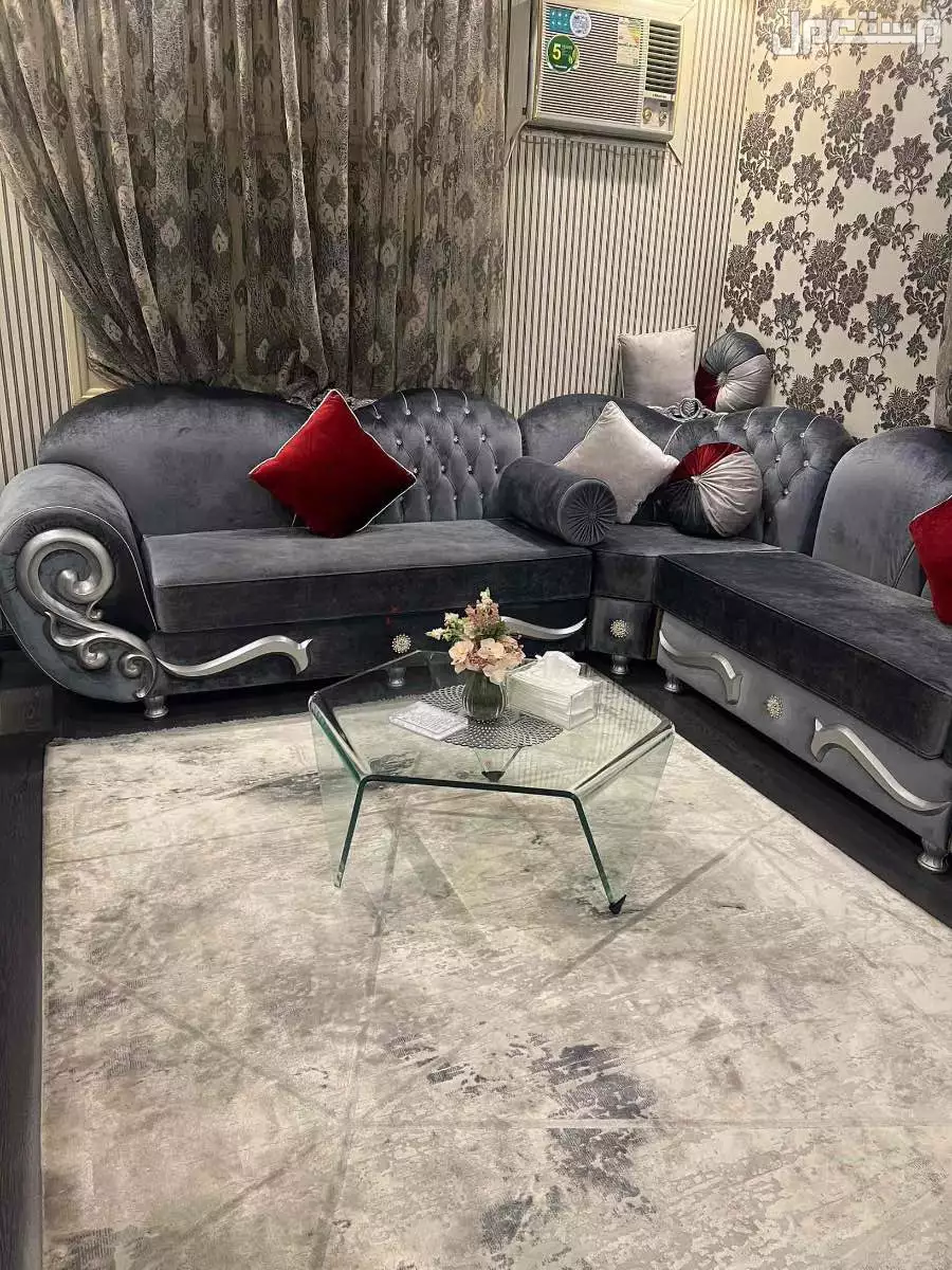 كنب للبيع في ابها  في حاله ممتازة المطلوب 1500 مقاس الغرفه 3،50 في 4 الموقع ابها