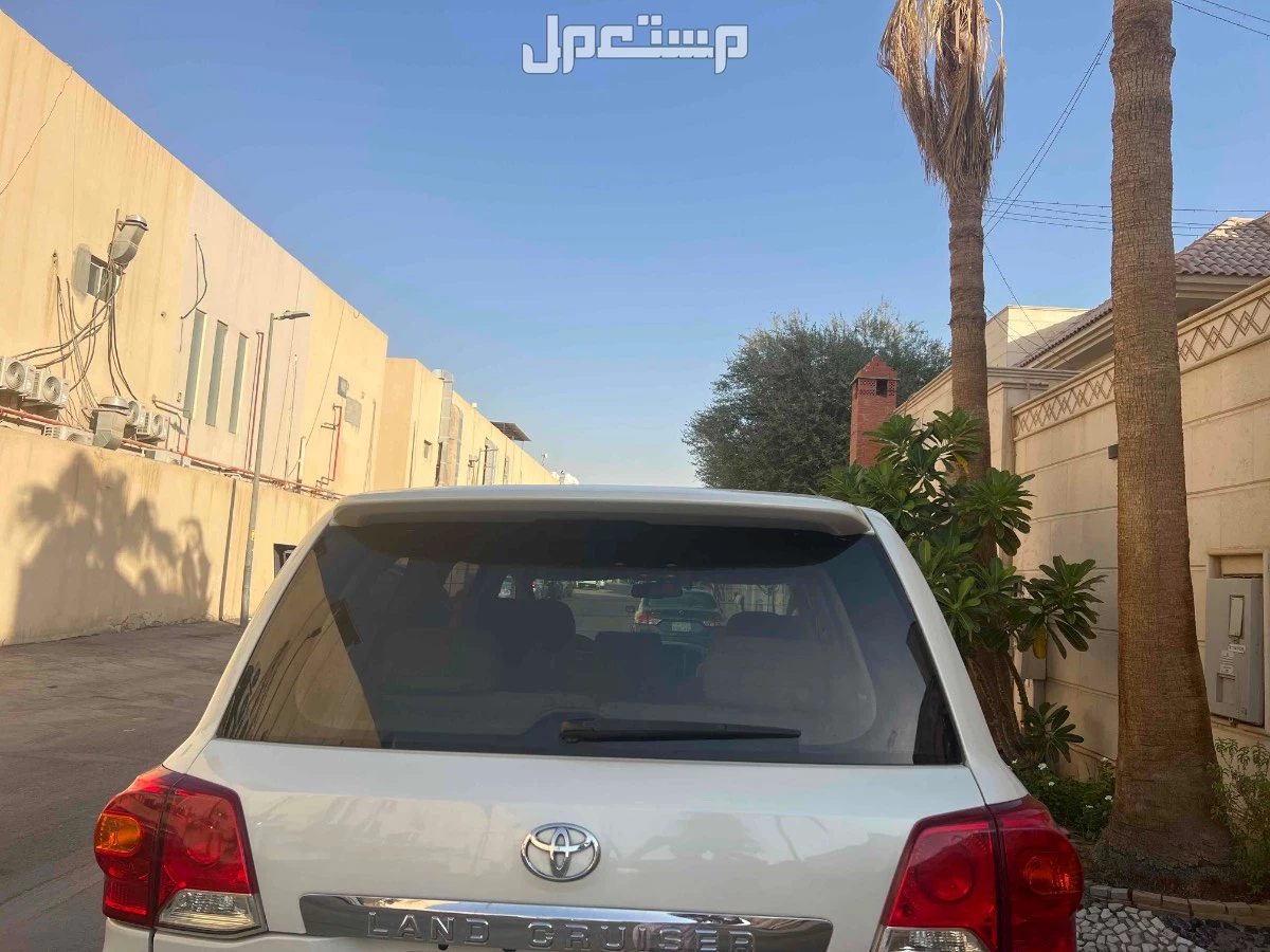 تويوتا لاندكروزر 2014 مستعملة للبيع في الرياض بسعر 85 ألف ريال سعودي