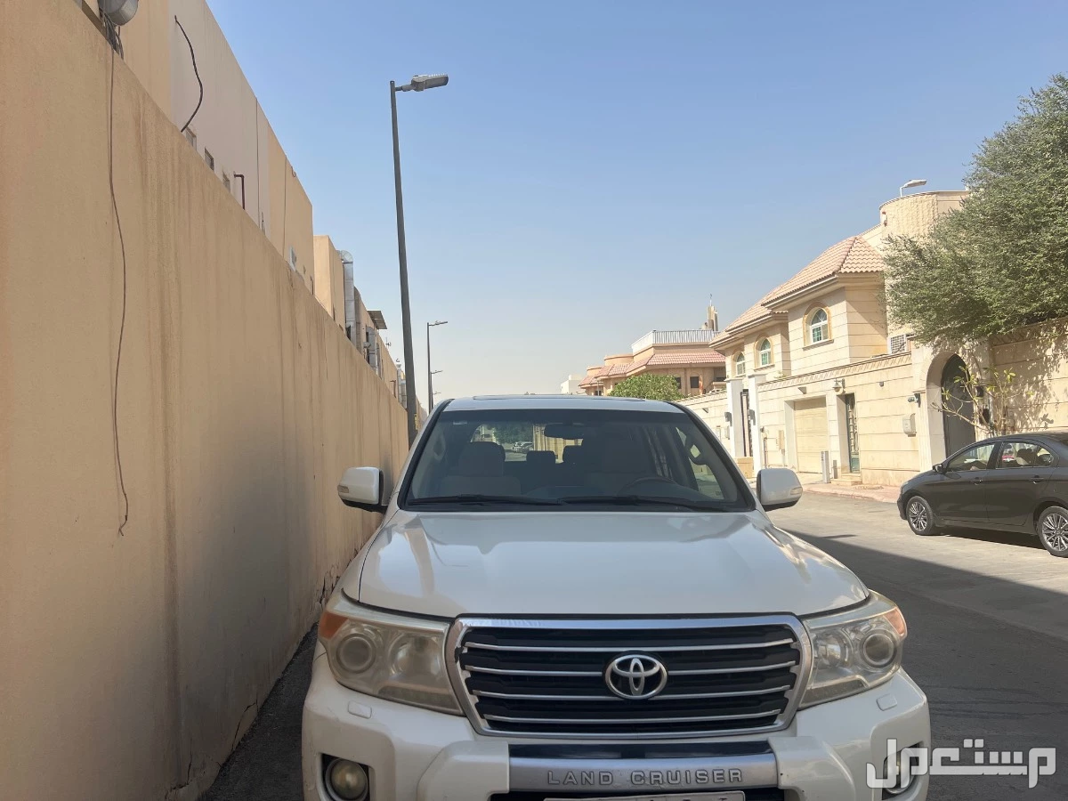 تويوتا لاندكروزر 2014 مستعملة للبيع في الرياض بسعر 85 ألف ريال سعودي