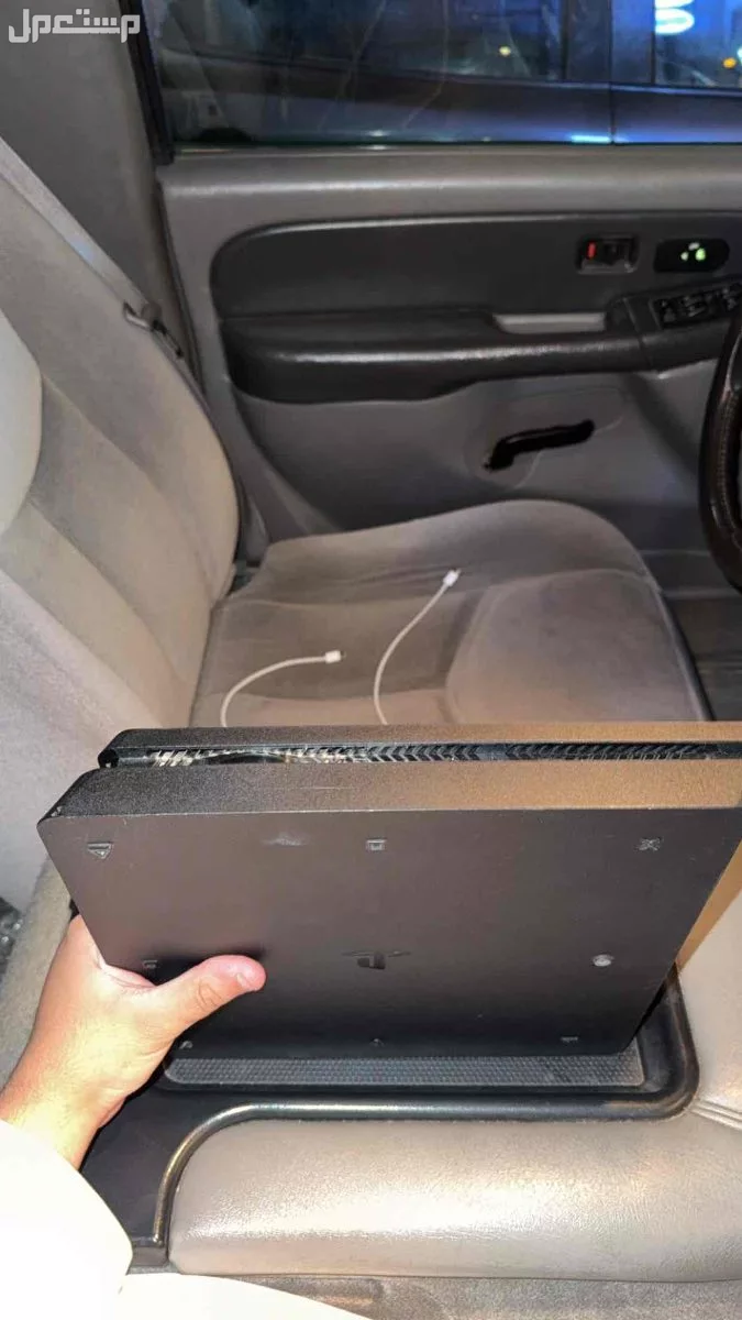 سوني 4 نظيف جداً للبيع مع يد و اسلاكه