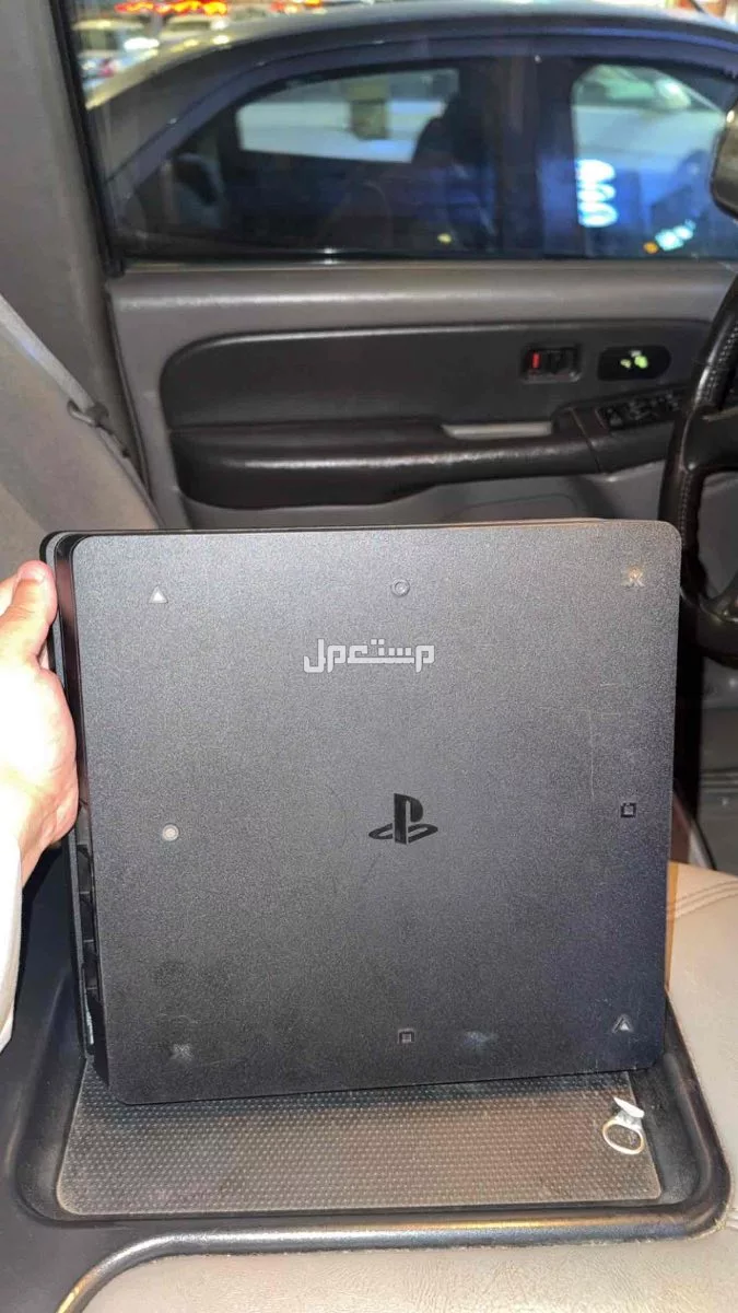 سوني 4 نظيف جداً للبيع مع يد و اسلاكه