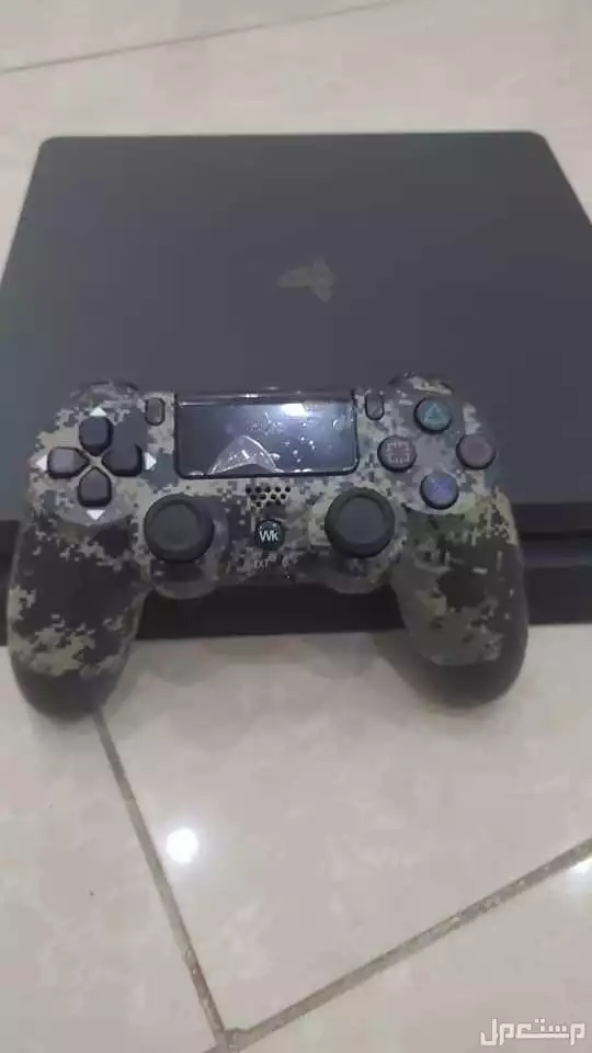 بلاي ستيشن 4 بحالة ممتازة، 1تيرا، سليم، غير مفكوك،بسعر 500ريال اليد الخاصة بالبلاي ستيشن